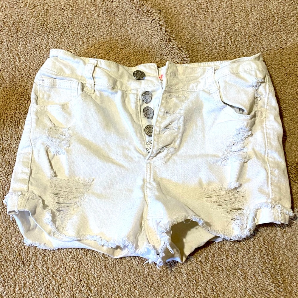 WHITE HIGHWAISTED JEANS